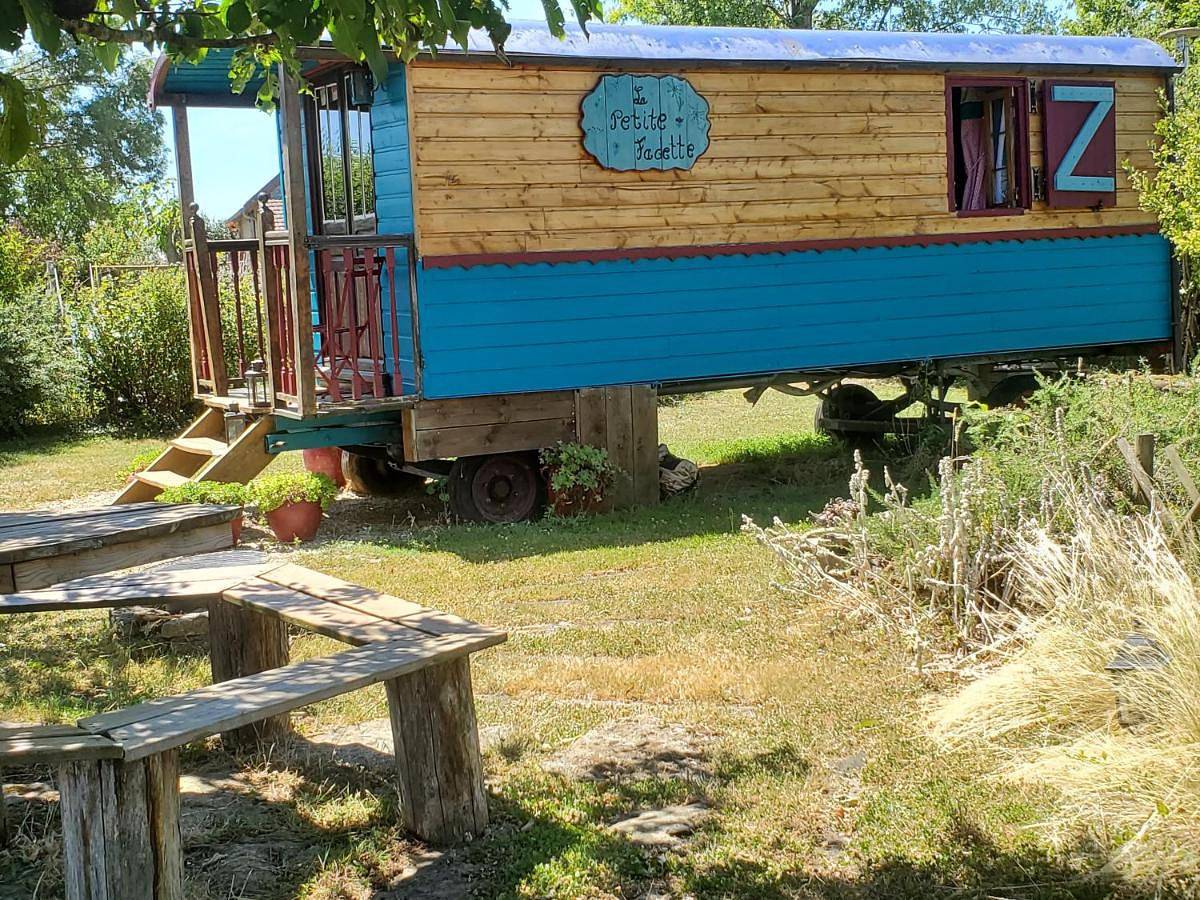 Gipsy Caravan in Augy-sur-Aubois, Saint-Amand-Montrond