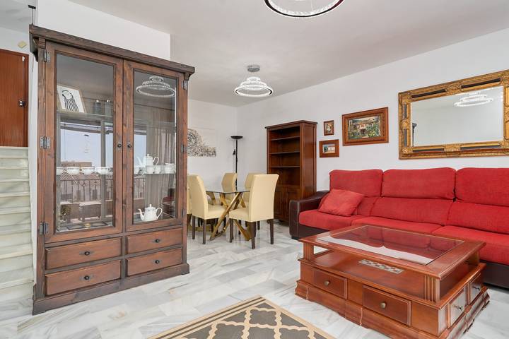 Apartamento entero, Apartamento 'Adosado con Piscina Benajarafe' con Balcón, Wi-Fi y Aire Acondicionado in Urbanizacion La Esperanza, Vélez-Málaga