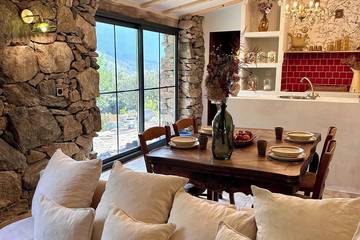 Location de vacances pour 4 personnes, avec piscine à Morosaglia