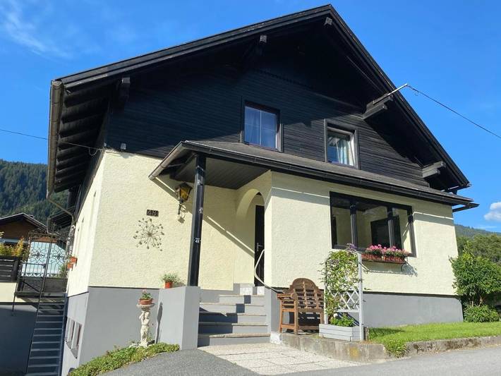 Ferienhaus für 10 Personen, mit Balkon und Terrasse sowie Pool und Ausblick in Gitschtal