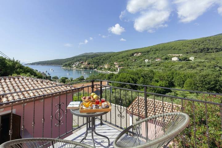 Villa für 8 Personen, mit Meerblick und Balkon sowie Pool und Garten - 1