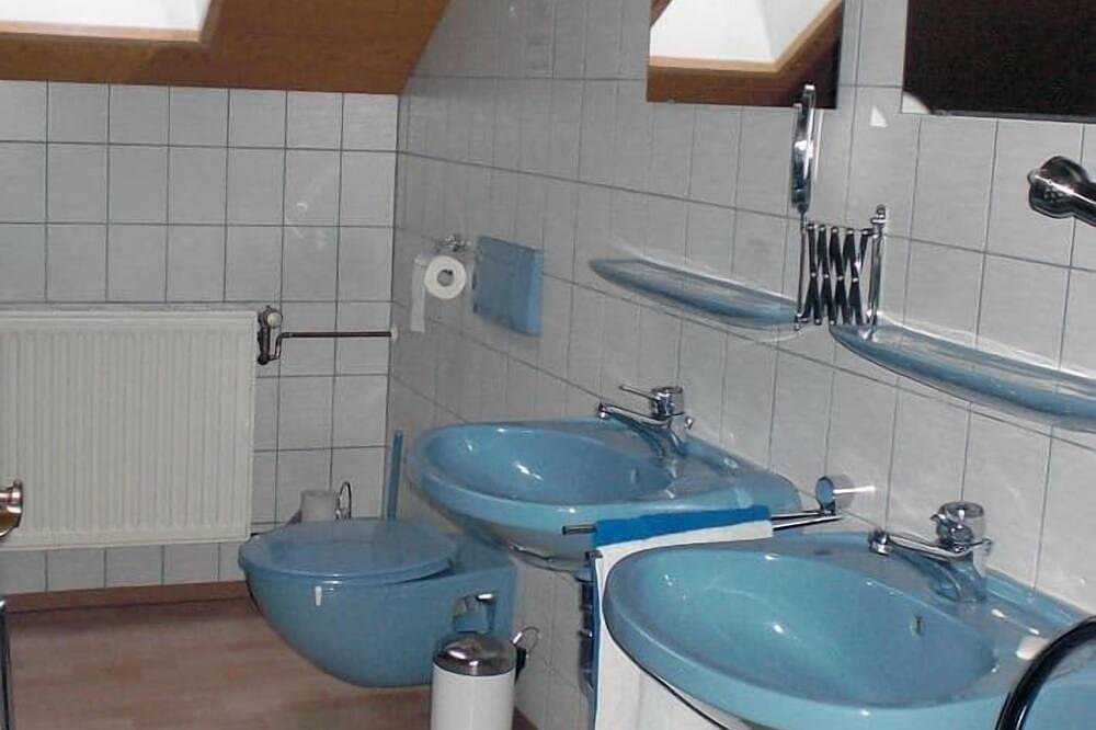 Apartamento inteiro, Apartamento luminoso com 2 quartos e varanda in Mahring, Baviera Oriental