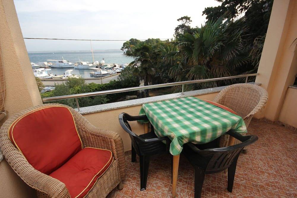 Entire apartment, One bedroom apartment with terrace and sea view Preko, Ugljan (A-8315-f) in Preko, Ugljan Island
