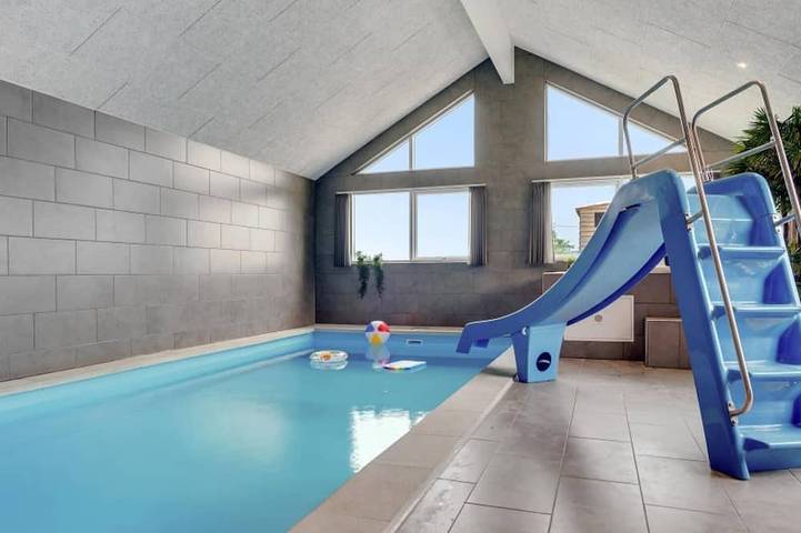 Ferienhaus für 30 Personen, mit Garten und Sauna sowie Terrasse