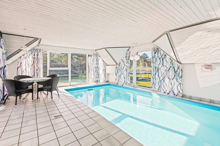 Ferienhaus für 8 Personen, mit Balkon/Terrasse und Whirlpool sowie Terrasse und Pool auf Rømø - 2
