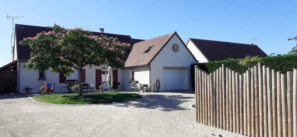 Ganze Wohnung, Gemütliche Wohnung mit Pool, nahe den Loire-Schlössern in Cour-Cheverny, Sologne