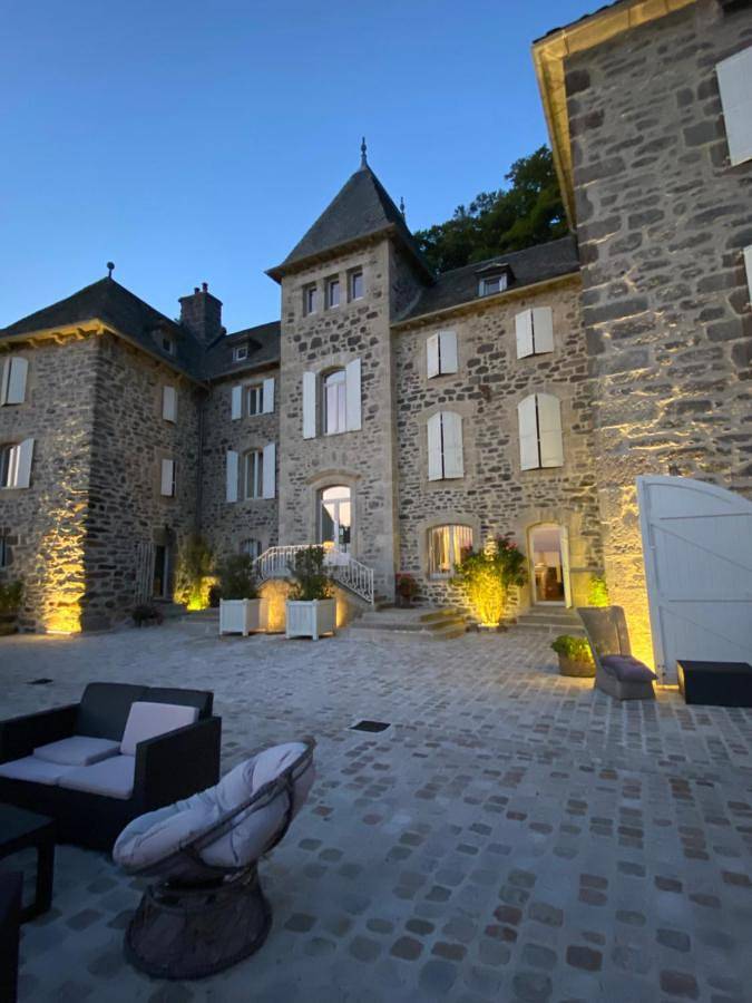 Location de vacances pour 2 personnes, avec Terrasse et Jardin à Curières - 2