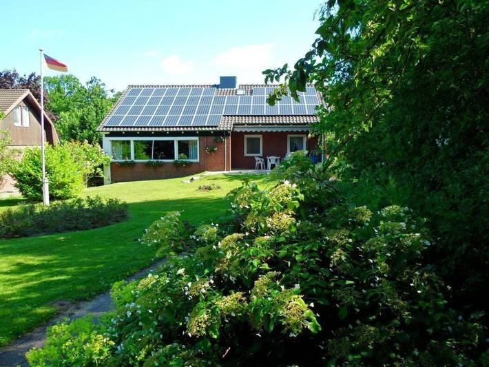 Ferienhaus mit Meerblick für 7 Personen, mit Terrasse und Garten