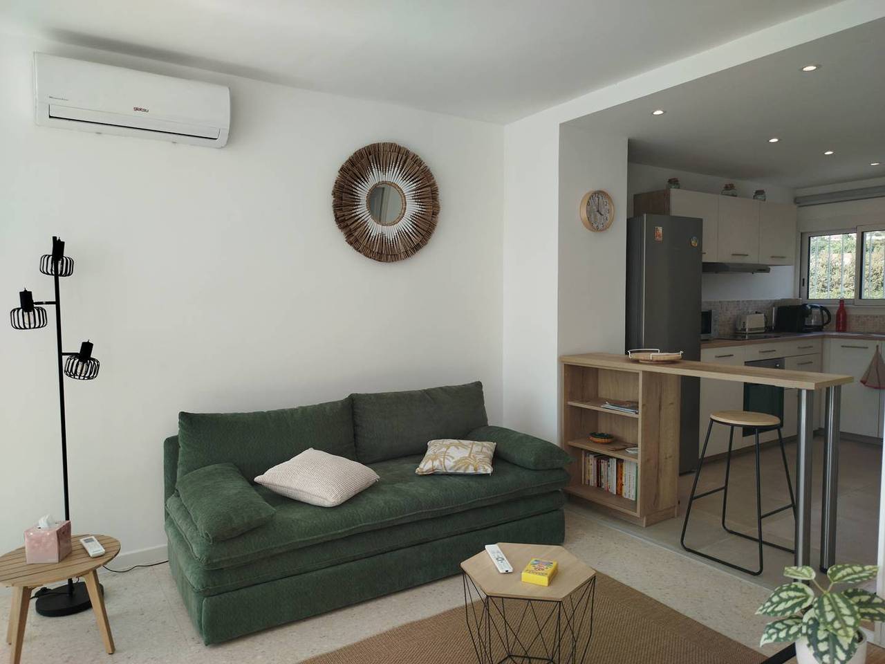 Appartement entier, Grand T2 rénové – Plage à pied (10 min) | Clim | Parking | Wifi in Le Lavandou, Parc national de Port-Cros