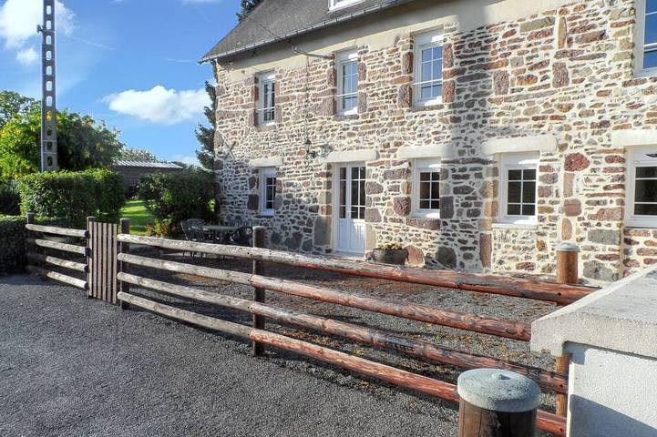Location de vacances pour 5 personnes, avec jardin et terrasse dans Chanteloup (Manche)