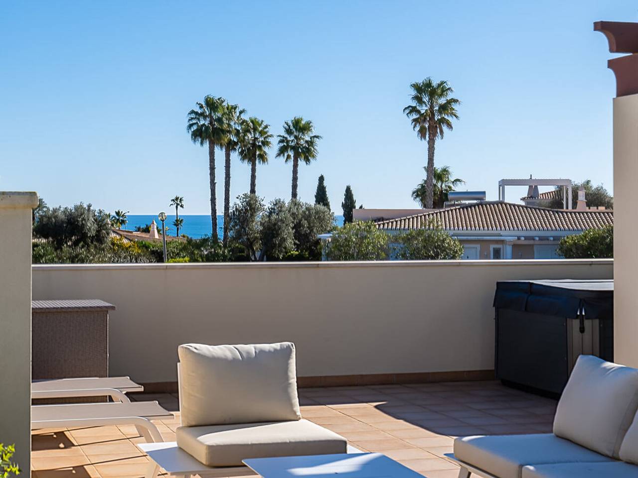 Casa Saudade: Luxuriöses Penthouse mit Jacuzzi und großer Veranda in Estômbar, Ferragudo
