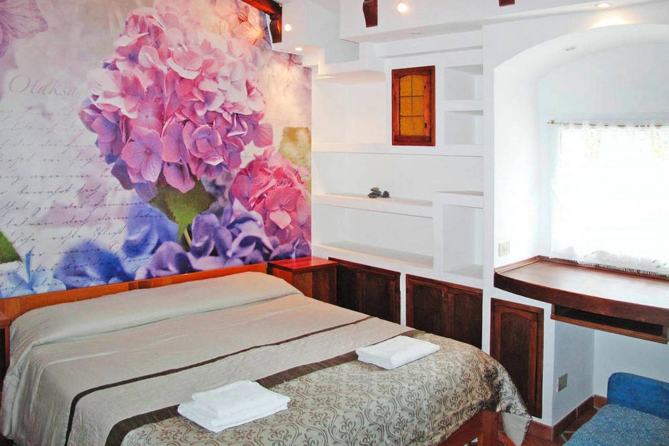 Entire apartment, Apartment in Imperia with communal pool in Torrazza (Imperia), Imperia