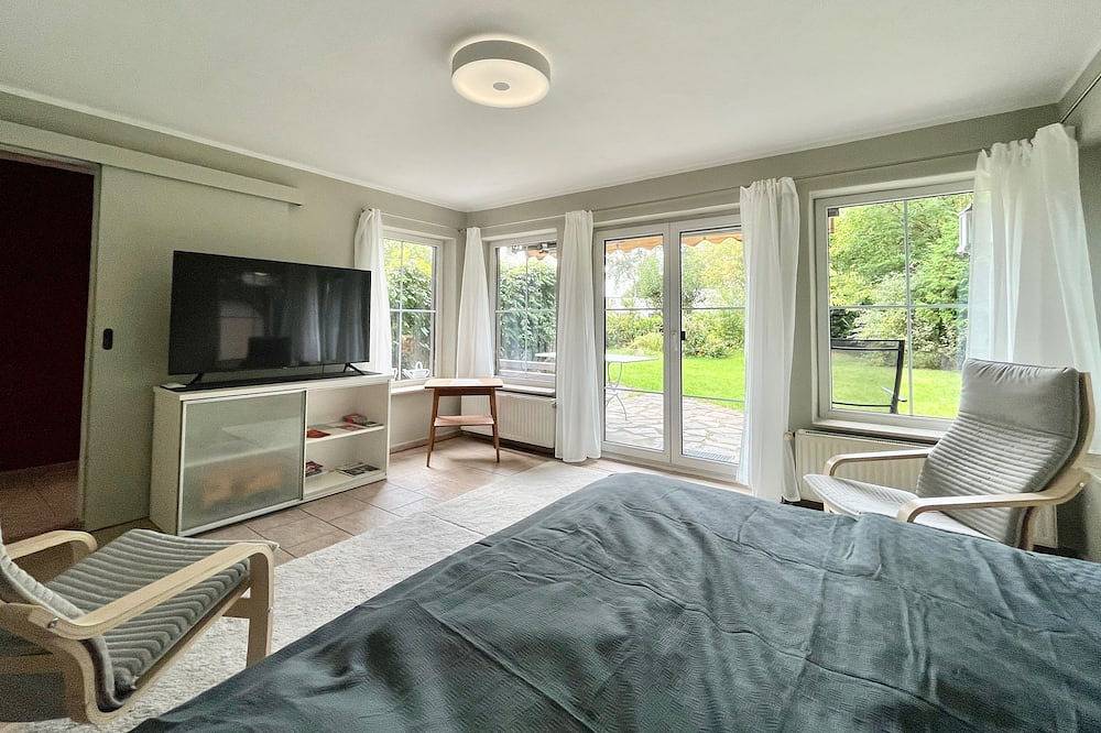 Ganze Wohnung, Ferienwohnung mit Blick in den Garten.\n5 Minuten bis zum See und zur S-Bahn in Erkner, Region Oder - Spree