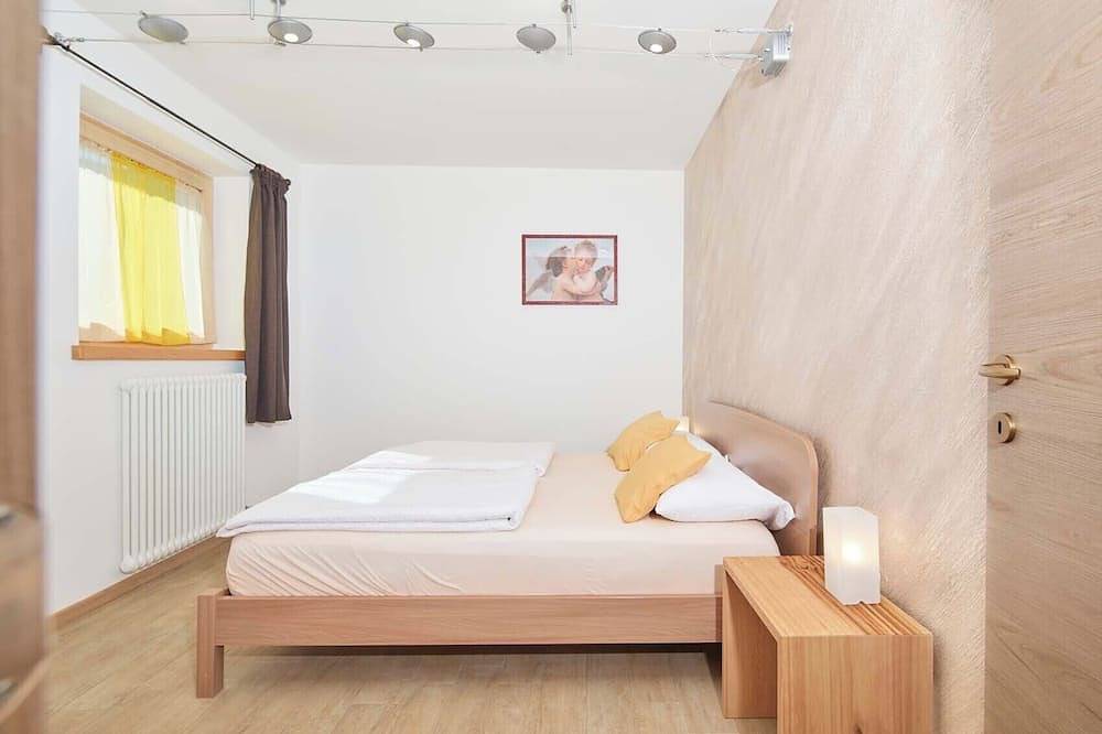 Ganze Wohnung, Lodge mit Blick auf das klare Wasser des Sees, wo Sie die Dolomiten spiegeln in Molveno, Brentagruppe