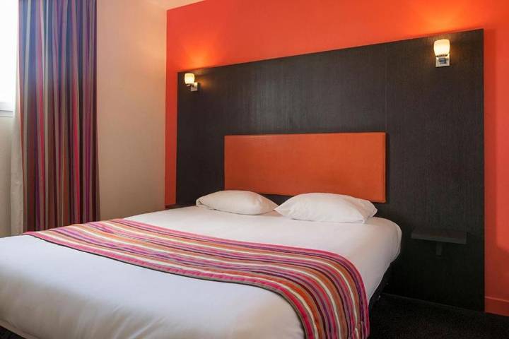 Hôtel pour 4 personnes, avec Terrasse ainsi que Jardin et Piscine