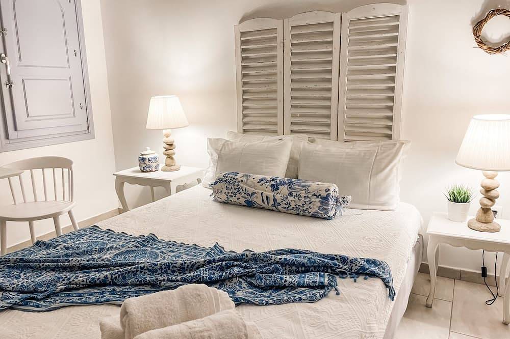 Entire apartment, Superior Villa for 2 Sea&Sunrise view few steps from the Cliffs in Firostefani, Thera