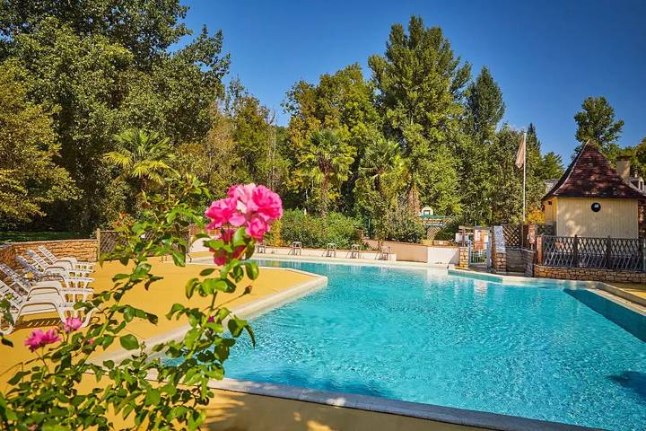 Camping pour 6 personnes, avec terrasse dans Périgord Noir - 2