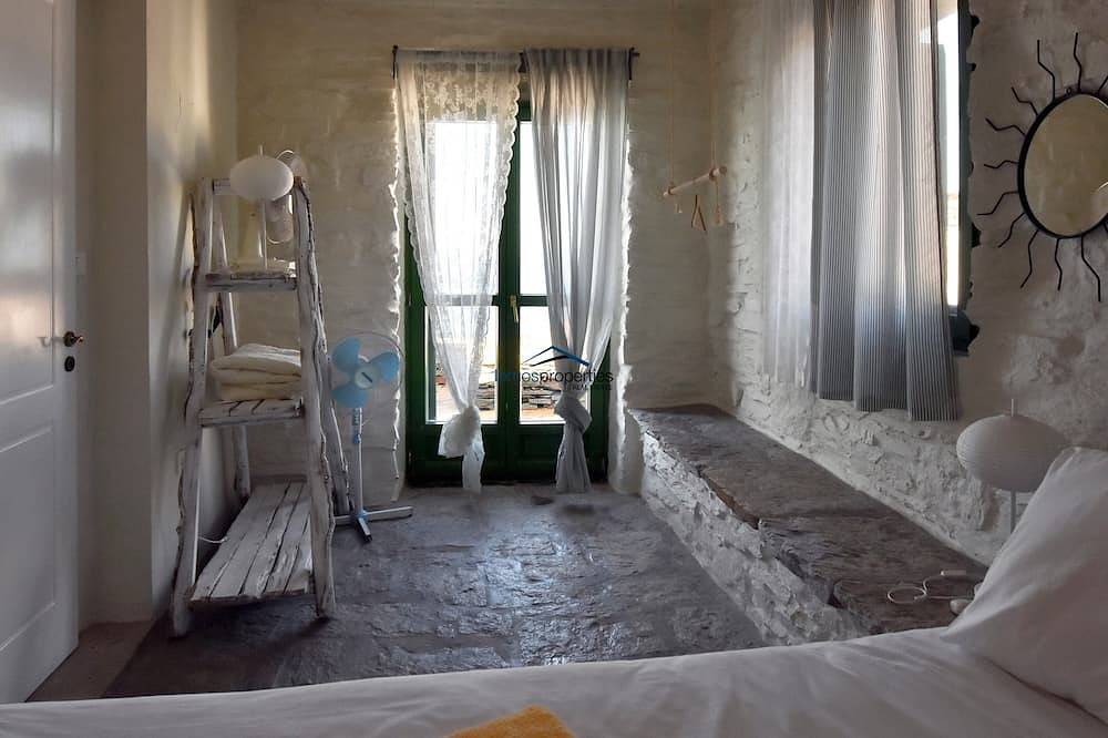 Villa aus Stein mit Pool und Meerblick in Otzias, Kea