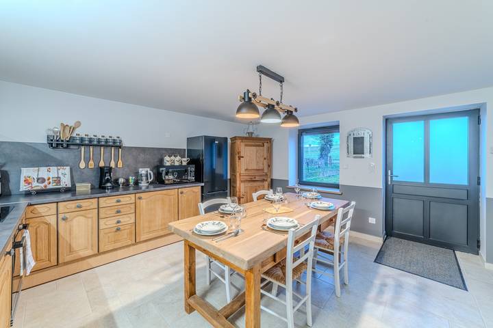 Gîte pour 5 personnes, avec terrasse à Coutouvre