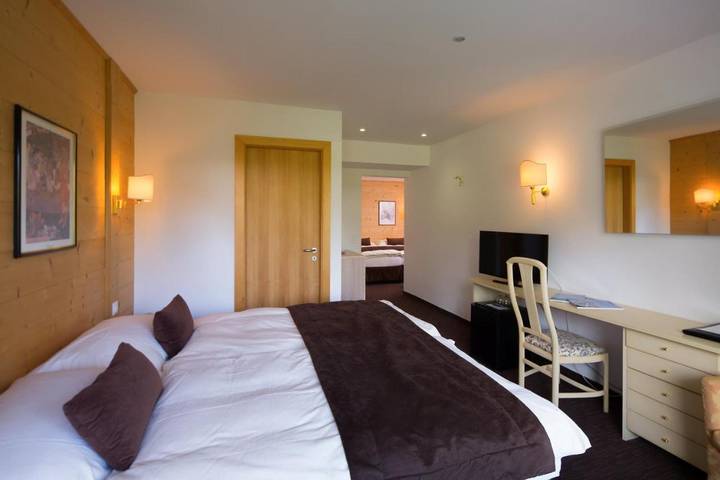 Hôtel pour 3 personnes, avec jardin ainsi que piscine et vue à Crans-Montana - 4