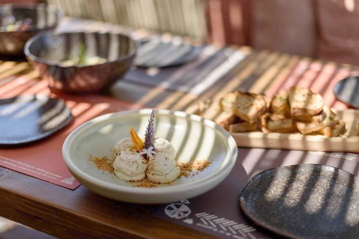 Chambre d’hôte pour 4 personnes, avec balcon et jacuzzi à Santorin - 2