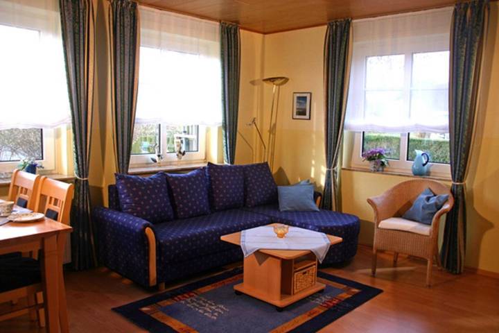 Ganze Wohnung, Ferienwohnung in Utersum: 50 m² mit Terrasse, Strandnah (500 m) in Nordfriesische Inseln (Schleswig-Holstein) (Schleswig-Holstein), Utersum