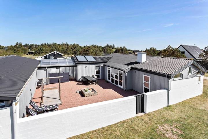 Ferienhaus für 6 Personen, mit Terrasse und Garten sowie Whirlpool und Sauna, mit Haustier in Vorupør