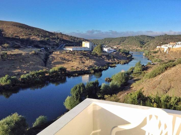 Casa de férias para 3 pessoas, com Varanda e Terraço e ainda Jardim and Vista para o lago em Mértola
