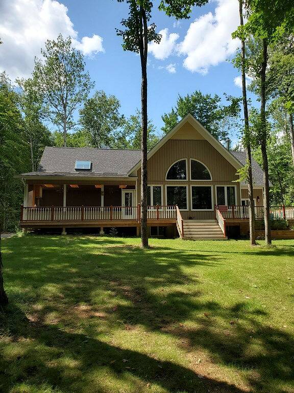 Cottage for 14 people, with yard in Ontario