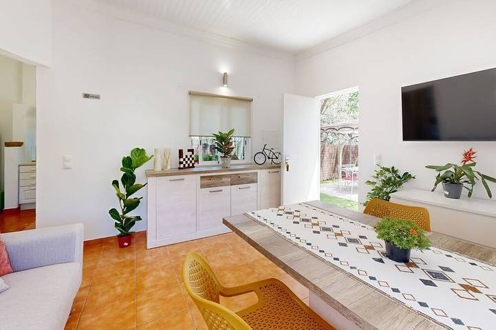 Chalet für 4 Personen, mit Pool und Balkon sowie Garten - 1