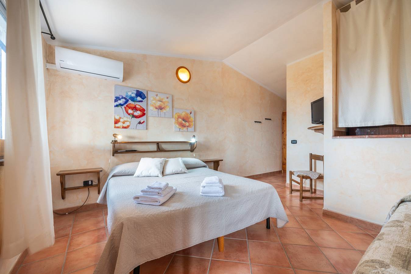 Ferienhaus 'Brezza Di Mare' mit Meerblick, privater Terrasse und Klimaanlage in Calasetta, Sant'Antioco