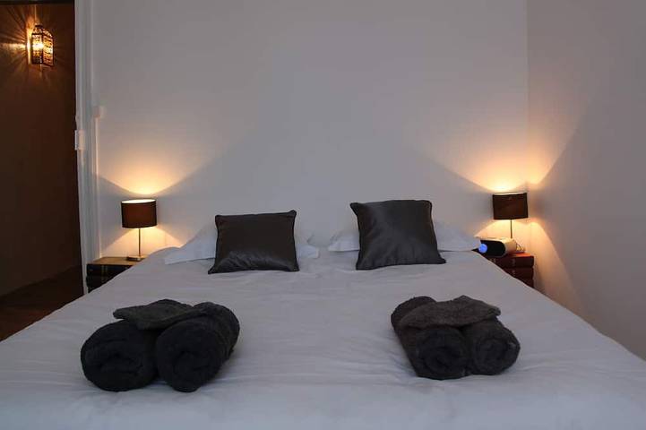 Gîte pour 13 personnes, avec jacuzzi ainsi que piscine et jardin à Saint-Martin-de-Gurson - 2