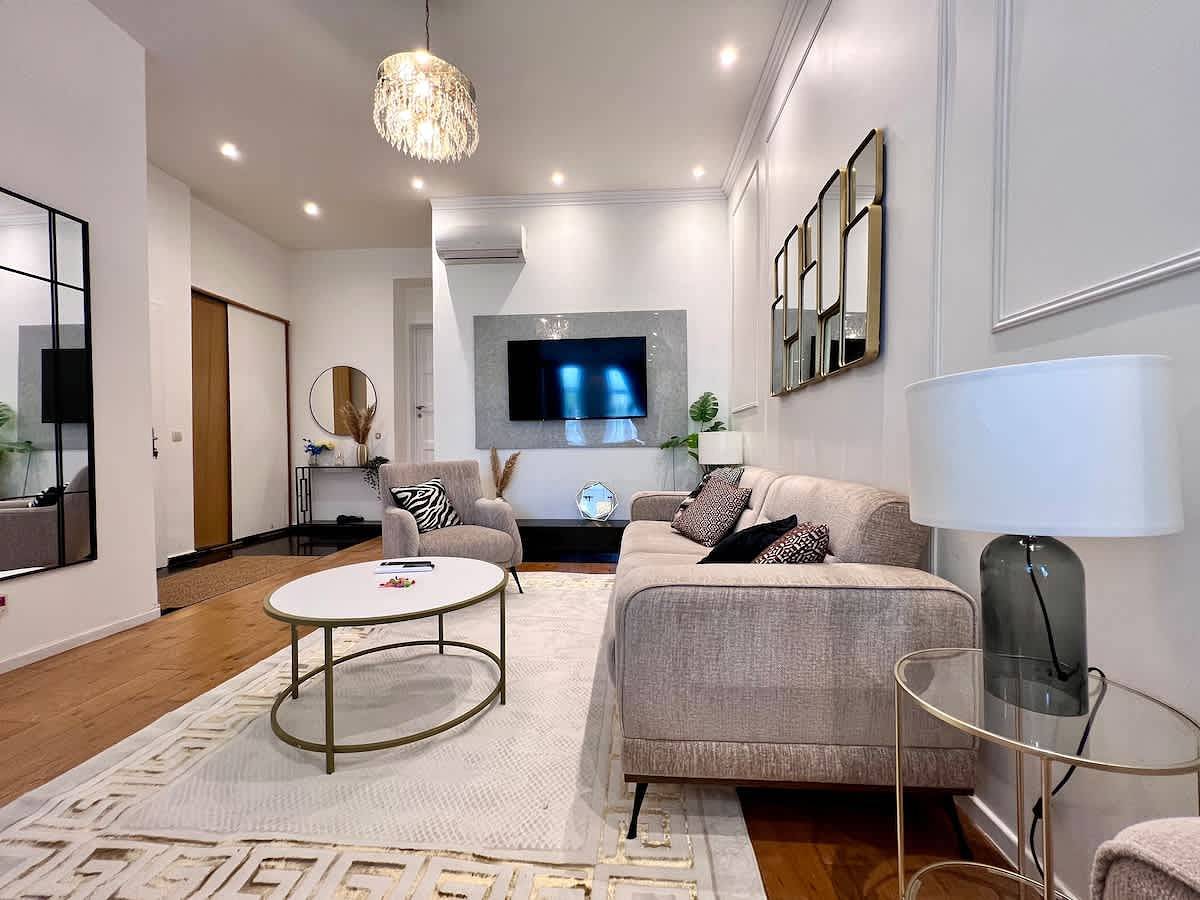 Geheel appartement, Cozy Apartment for 9 Guests  Brussels Midi Station in Anderlecht, Vlaanderen