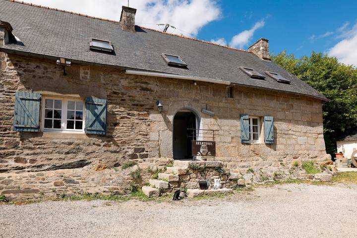 Location de vacances pour 15 personnes, avec bassin pour enfant et jardin, adapté aux familles à Cléguérec