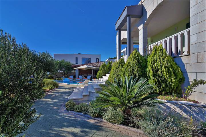 Ferienhaus für 10 Personen, mit Balkon und Garten in Makarska - 4