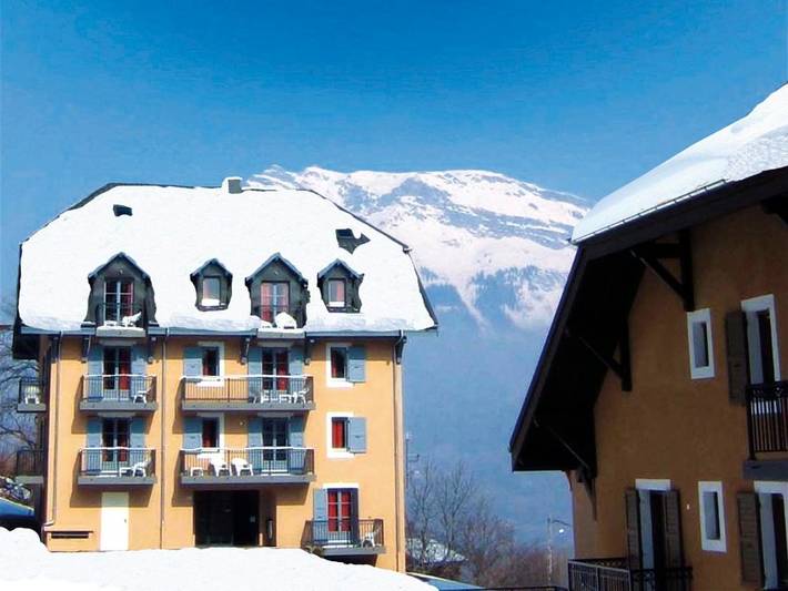Parc de vacances pour 6 personnes, avec piscine ainsi que sauna et terrasse, animaux acceptés dans les Alpes francaises - 3