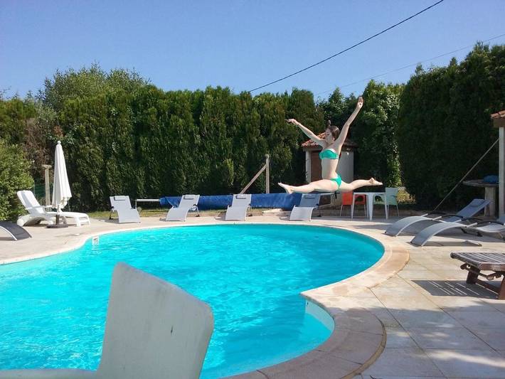 Hôtel pour 4 personnes, avec terrasse et vue ainsi que piscine et jardin à Roumazières-Loubert