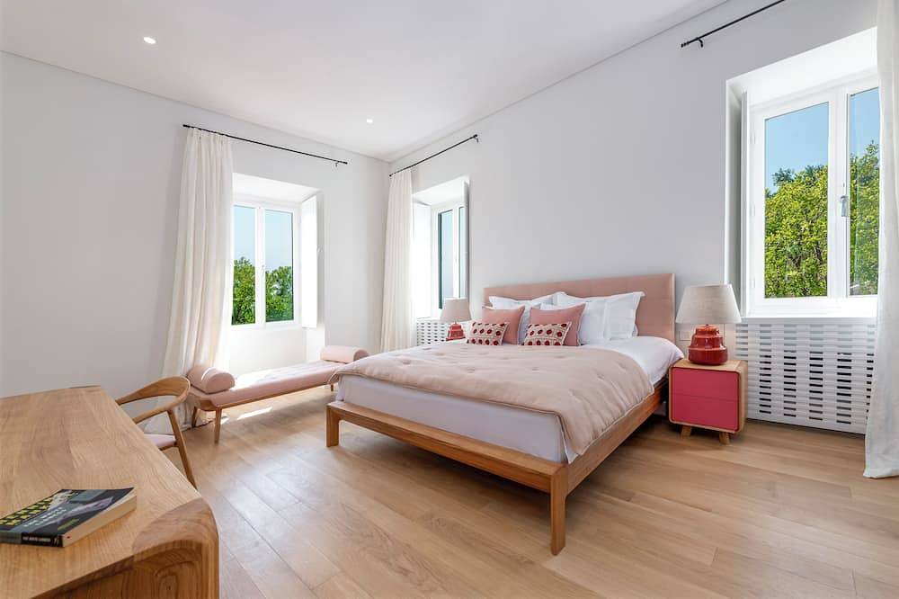 Villa Rossetta with a Pool and Large Garden in Downtown Dubrovnik in Dubrovnik, Grad Dubrovnik