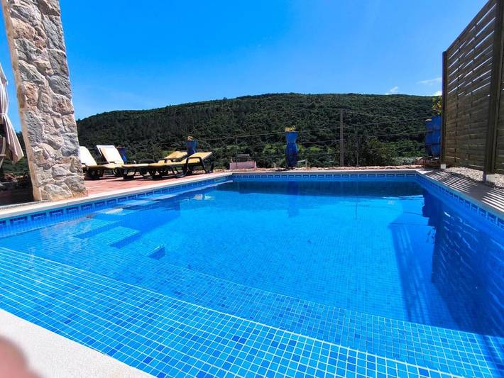 Casa de férias para 8 pessoas, com vista e jardim e ainda piscina em São Bartolomeu de Messines
