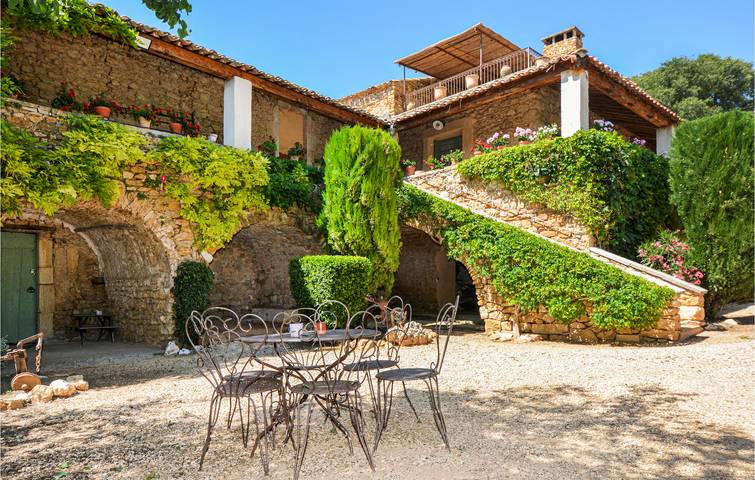 Gîte pour 10 personnes, avec piscine ainsi que terrasse et jardin à Baron