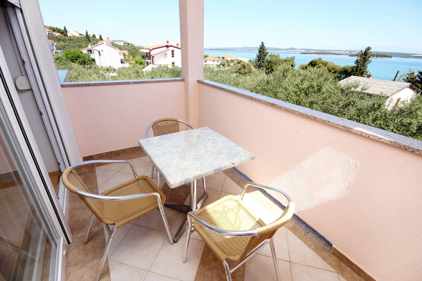 Ganze Wohnung, 1-Zimmer-Ferienwohnung mit Terrasse und Meerblick Tkon, Pasman A-6215-b in Tkon, Pasman