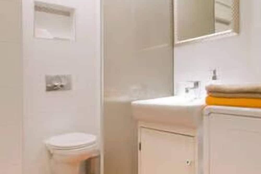 Apartamento entero, Estudio De Naranja Oktogon Andrassy mezzanine Duplexstyle in Budapest, Közép-Magyarország