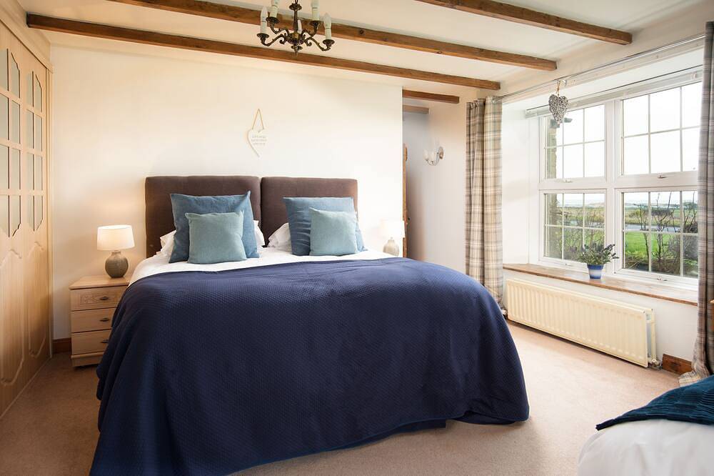 Shepherds Cottage - Spacious cottage with sea views in Northumberland