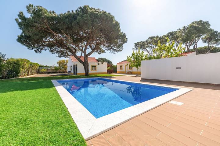 Casa de férias para 6 pessoas, com piscina e jardim em Charneca de Caparica e Sobreda