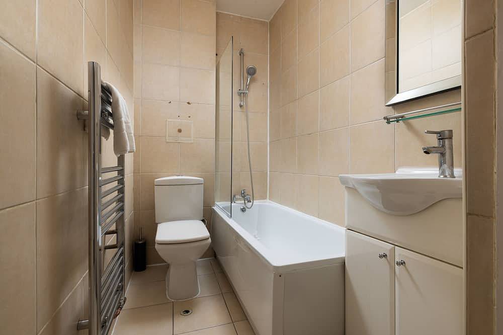 Entire apartment, Shepherd's Bush 3 refurbished apartment for 2 people in Hammersmith and Fulham, London