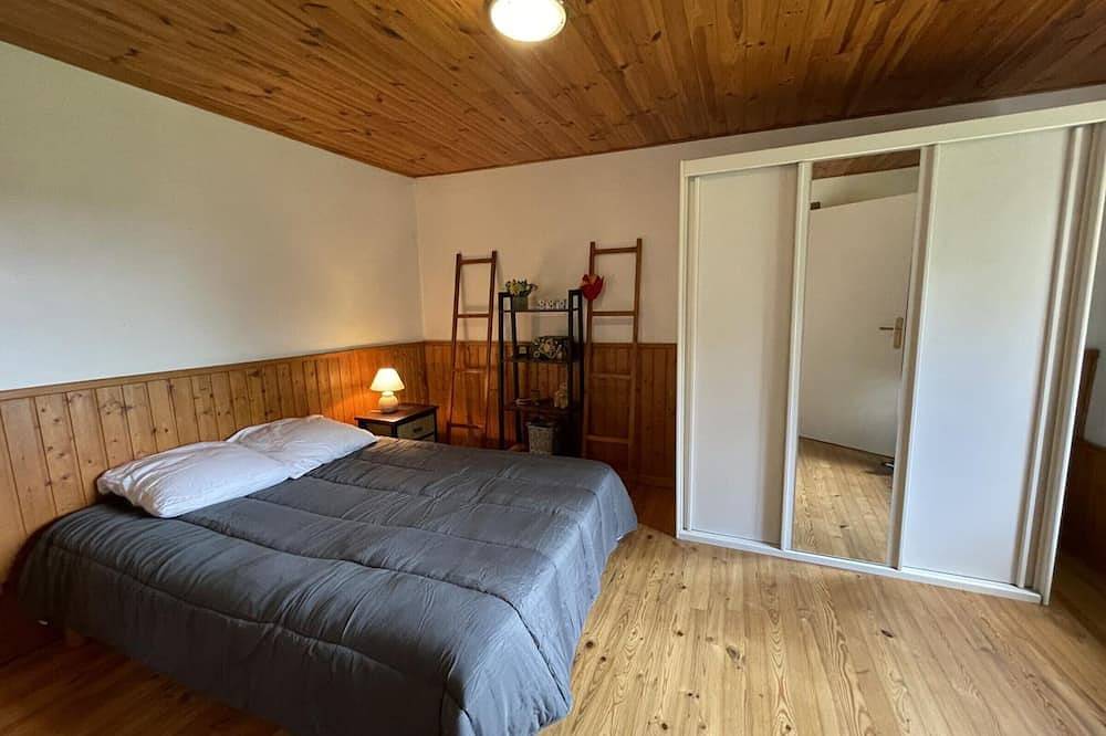 Écrin de verdure pour couple avec parking in Châtel-Montagne, Région de Vichy