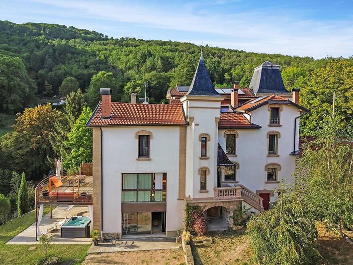 Gîte pour 2 personnes, avec piscine et jardin
