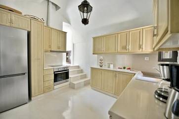 Villa for 9 Guests in Megalochori, Santorini, Picture 4