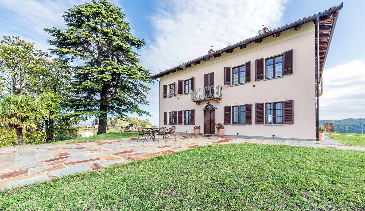 Villa Bricco Paglieri in Alba, Langhe