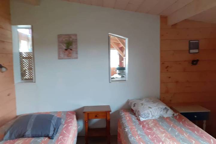 Location de vacances pour 5 personnes, avec terrasse ainsi que piscine et jardin, animaux acceptés à Charritte-de-Bas - 3